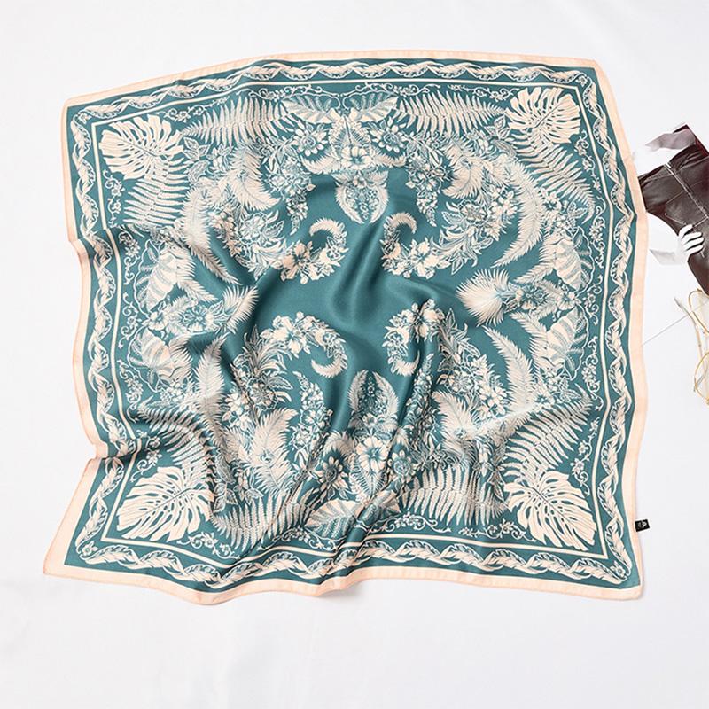 Eleonora Scarf